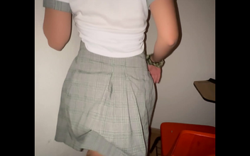 Mexican College Girl GIVES BJs in Salon! Students CAN'T RESIST the Temptation!