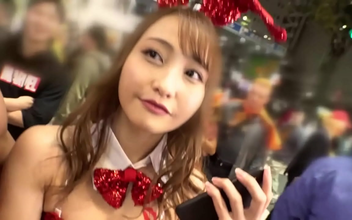 Japanese bombshell invades Shibuya with her stunning ero-kimi charm!