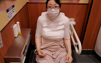4 Japanese models share their masturbation experiences in public restrooms while shopping