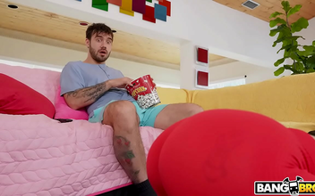 Craving for More: Luscious Kisses and Alluring Looks in Exploding Popcorn