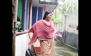 Experience the Alluring Charm of this Indian MILF's Sensual Bath Time Ritual