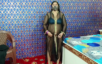 Intimate Moment with an Alluring Indian Auntie: Exclusive Footage of Her seductive Fingering