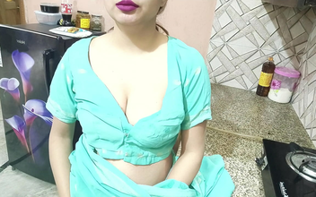 Indian Gav Chose a Luscious Ladake in the Kitchen, and Her Alluring Voice Is Just Too Enchanting to Resist!